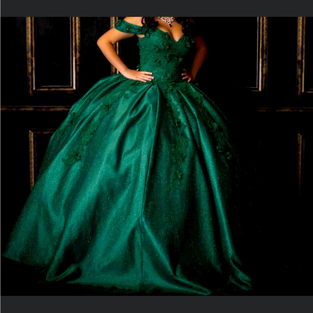 Quincenera Dress beautiful Dark Green like new condition